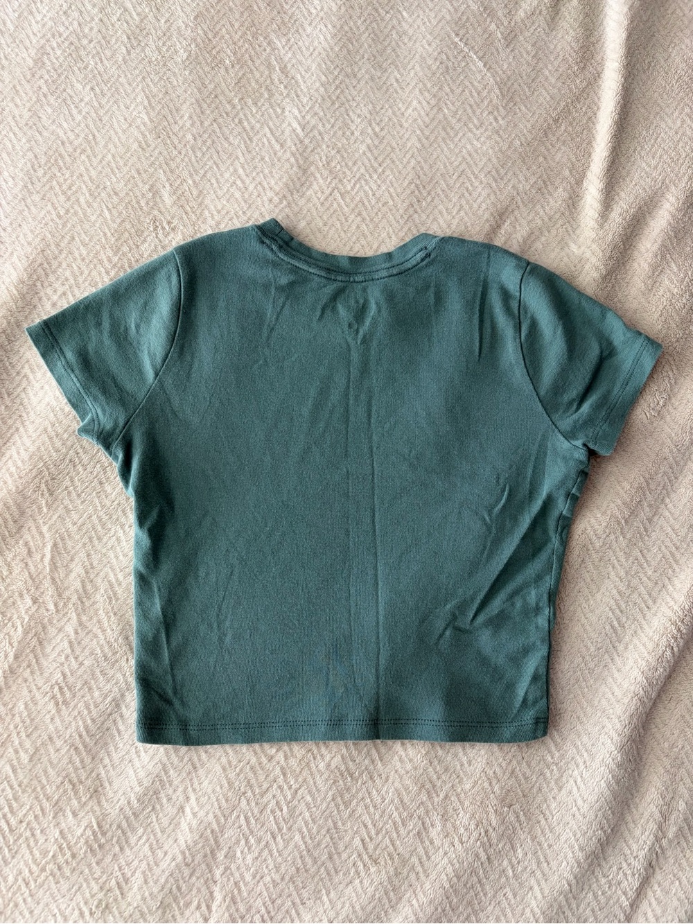 Hollister Women's Teal-Blue Crop Crew Tee - Picture 3 of 3